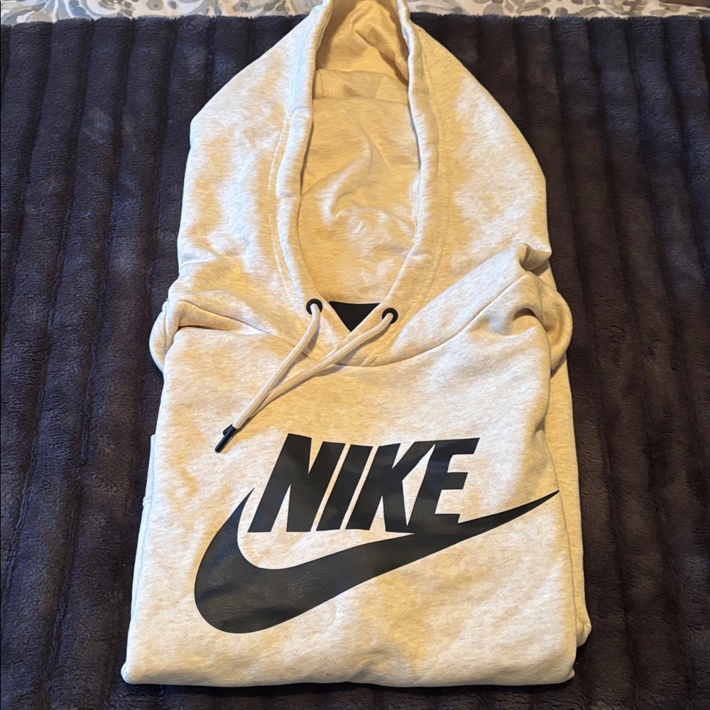 Nike Women’s Light cream crop Hoodie